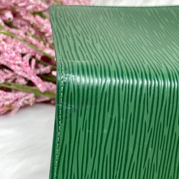 033 Louis Vuitton Green Epi Leather  Checkbook Wallet CA0928 - Picture 11 of 11